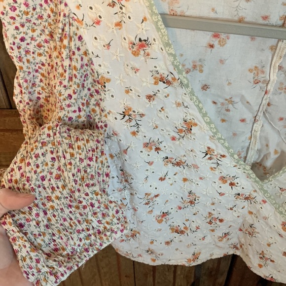 American Eagle Ditsy Floral Eyelet Balloon Sleeve Faux Wrap V-neck Crop Top - Picture 2 of 9